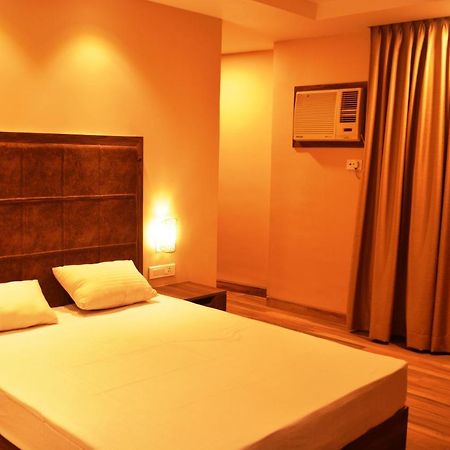 I-Towne' - A Unit Of Hotel Shivam International デーオーガル エクステリア 写真