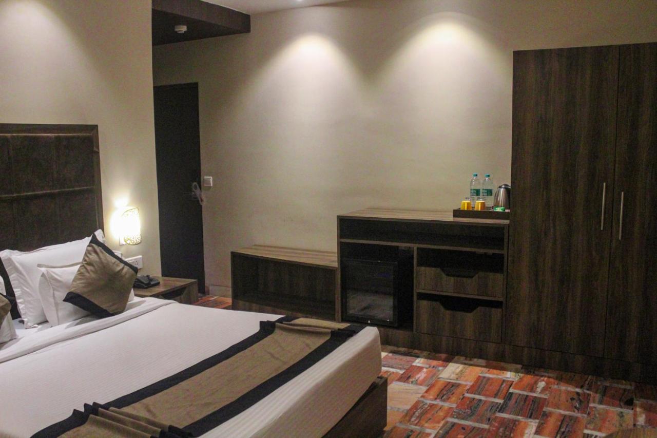 I-Towne' - A Unit Of Hotel Shivam International デーオーガル エクステリア 写真